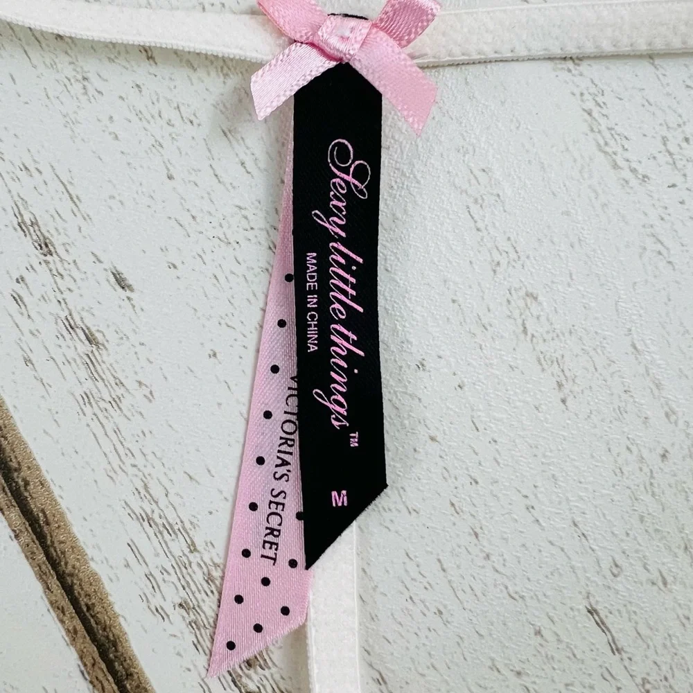 2009 Vintage Victoria’s Secret Sexy Little Things V-String  Medium Rare